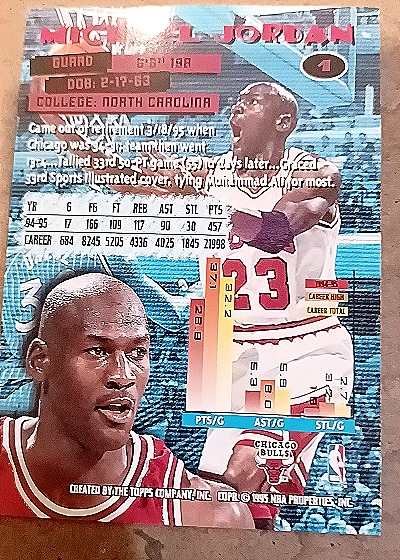 1995 Topps #4 Michael Jordan — front