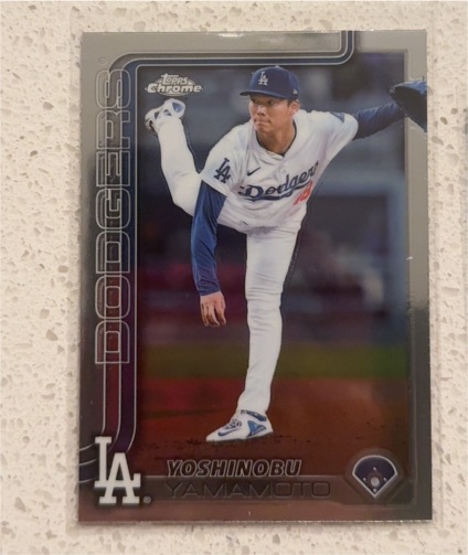 2025 Topps Chrome #179 Yoshinobu Yamamoto — front