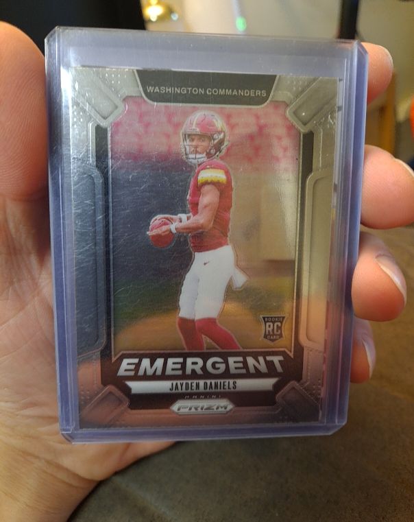 2024 Panini Prizm Emergent #2 Jayden Daniels — front