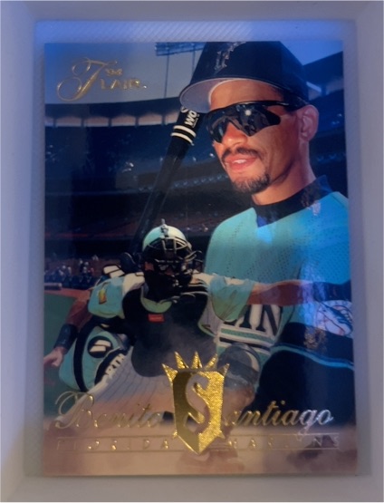 1994 Flair #384 Benito Santiago — front