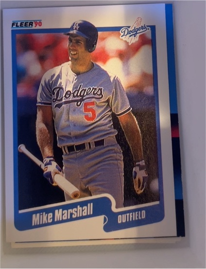 1990 Fleer #401 Mike Marshall — front