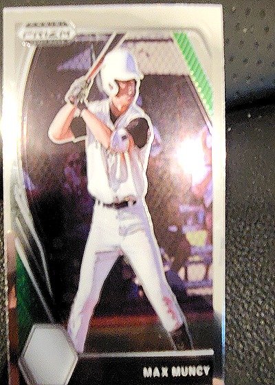 2022 Panini Chronicles #24 Max Muncy — front