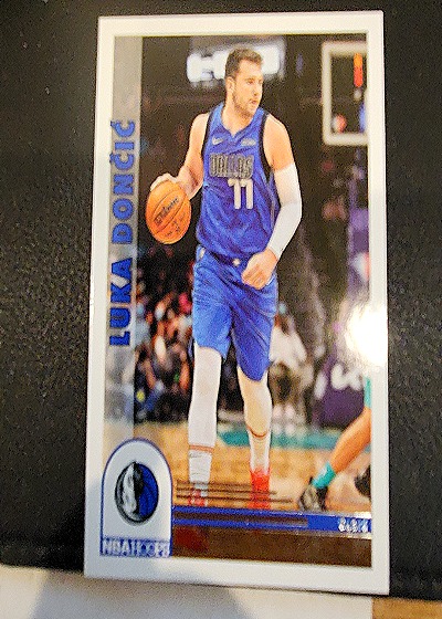 2022-23 Panini NBA Hoops Tribute #293 Luka Doncic — front