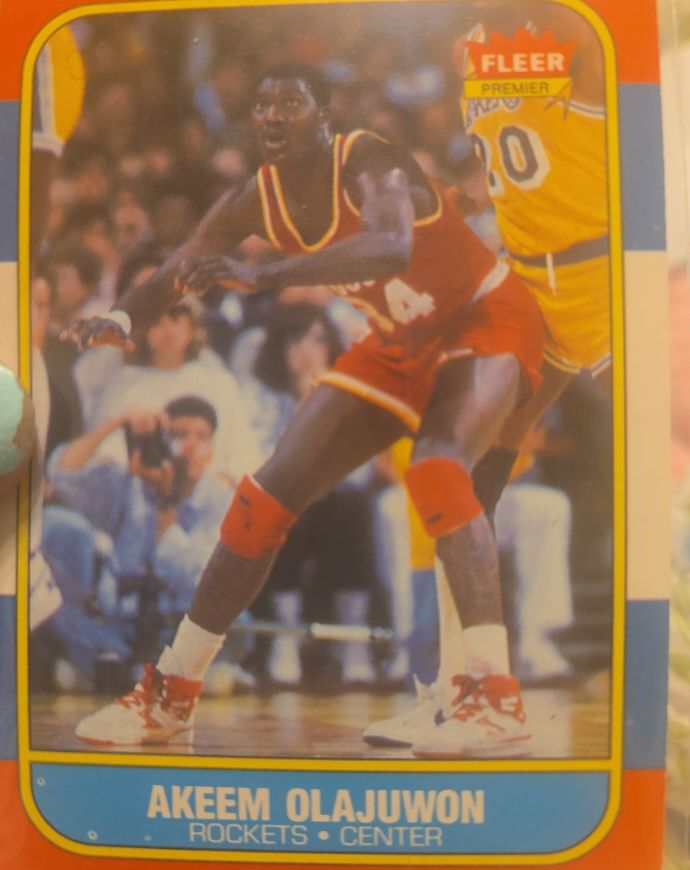 1986 Fleer #82 Akeem Olajuwon Rockets RC Houston — front