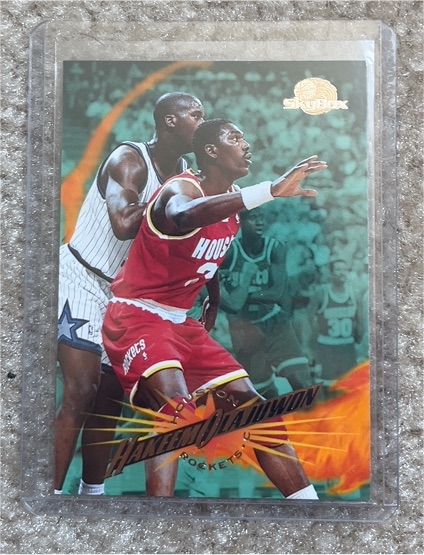 1995-96 SkyBox Premium #47 Hakeem Olajuwon — front