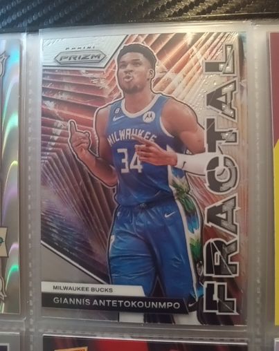 2023-24 Panini Prizm #4 Giannis Antetokounmpo Fractal — front