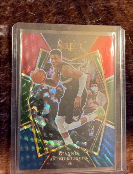 2022 Panini Select #61 Giannis Antetokounmpo — front