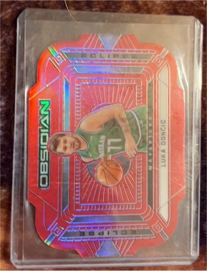 2020-21 Panini Obsidian Eclipse Electric Etch Red Flood #1 Luka Doncic — front