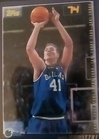 2000-01 Topps #16 Dirk Nowitzki — front