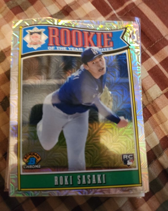 2025 Bowman Chrome #ROY-10 Roki Sasaki Rookie Favorites Mojo Refractor — front