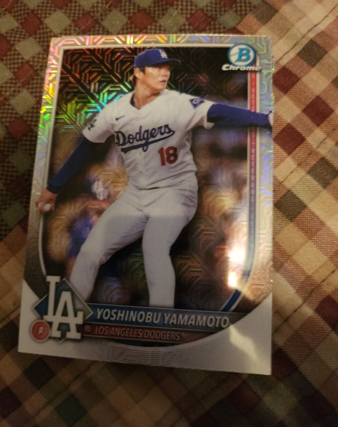 2025 Bowman Chrome #18 Yoshinobu Yamamoto — front