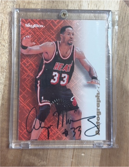 1996-97 SkyBox Autographics #33 Alonzo Mourning — front