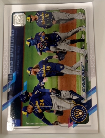 2021 Topps #59 Milwaukee Brewers — front