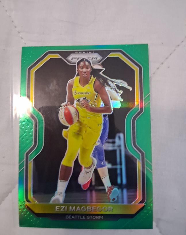 2021 Panini Prizm WNBA #4 Ezi Magbegor — front