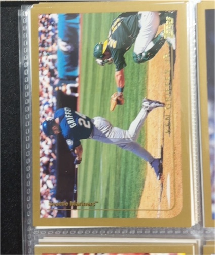 1999 Topps #100 Ken Griffey Jr. Seattle Mariners — front