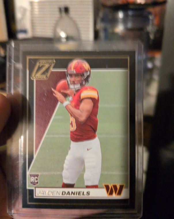 2023 Donruss Z-Rated #Z-1 Jayden Daniels — front