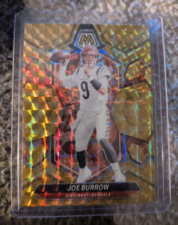 2020 Panini Mosaic #9 Joe Burrow — front