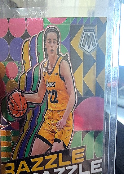 2021 Panini Mosaic Collegiate #22 Iowa Basketball Dazzle — front