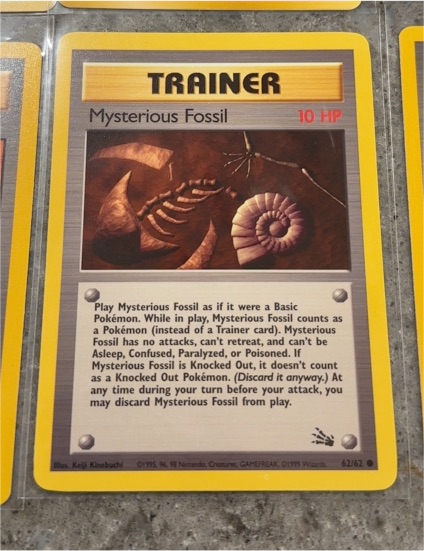 1995 Pokémon #62 Mysterious Fossil — front