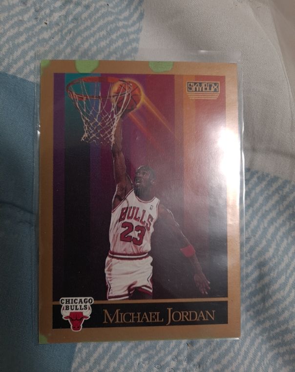 1990 SkyBox #23 Michael Jordan — front