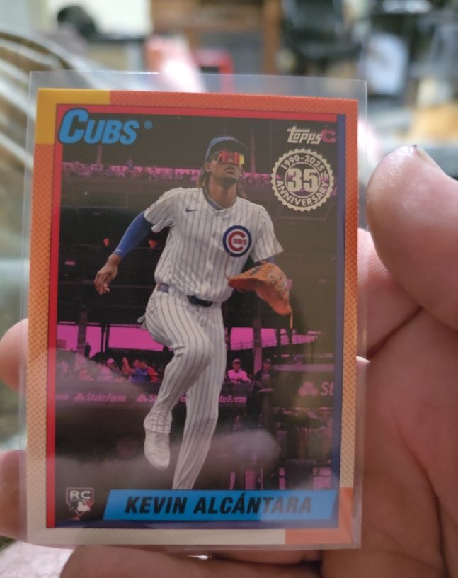 2025 Topps Series 2 1990 #90B2-42 Kevin Alcántara — front
