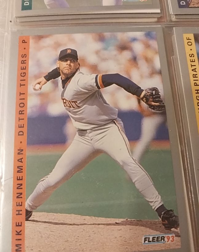 1993 Fleer #229 Mike Henneman — front