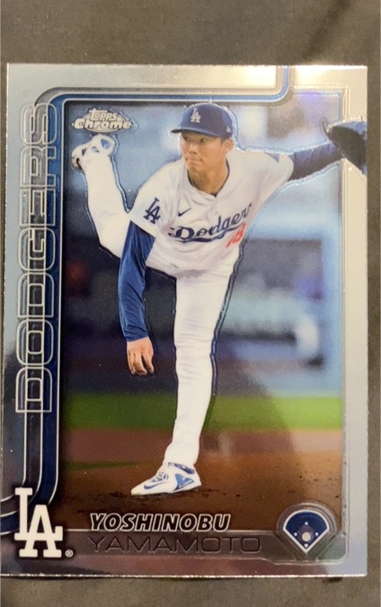 2025 Topps Chrome #179 Yoshinobu Yamamoto — front