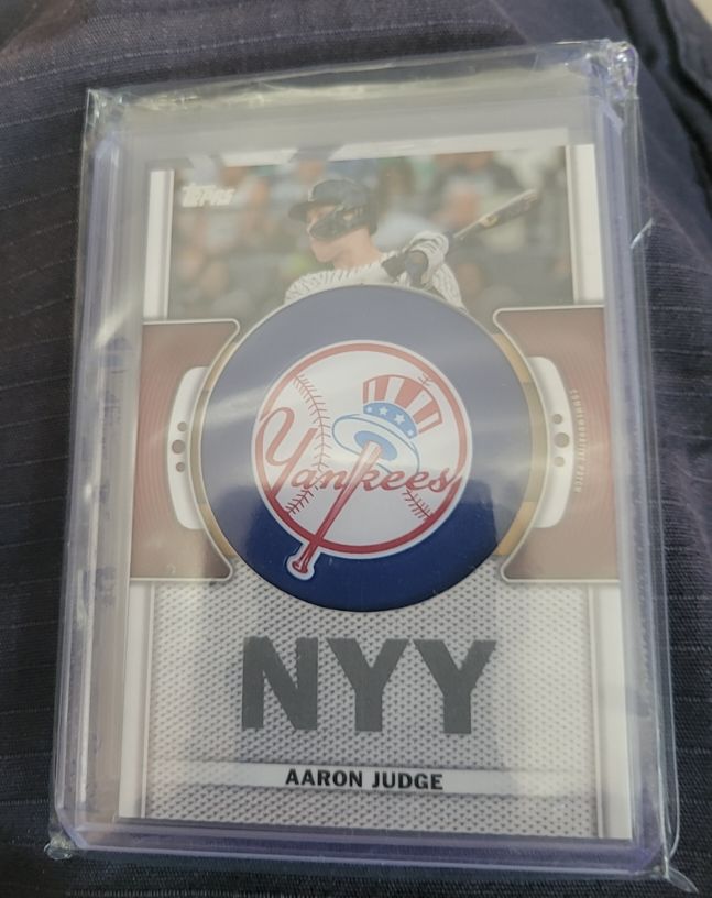 2023 Topps Series 1 #TLP-AJ Aaron Judge Team Logo Commemorative Patch — front