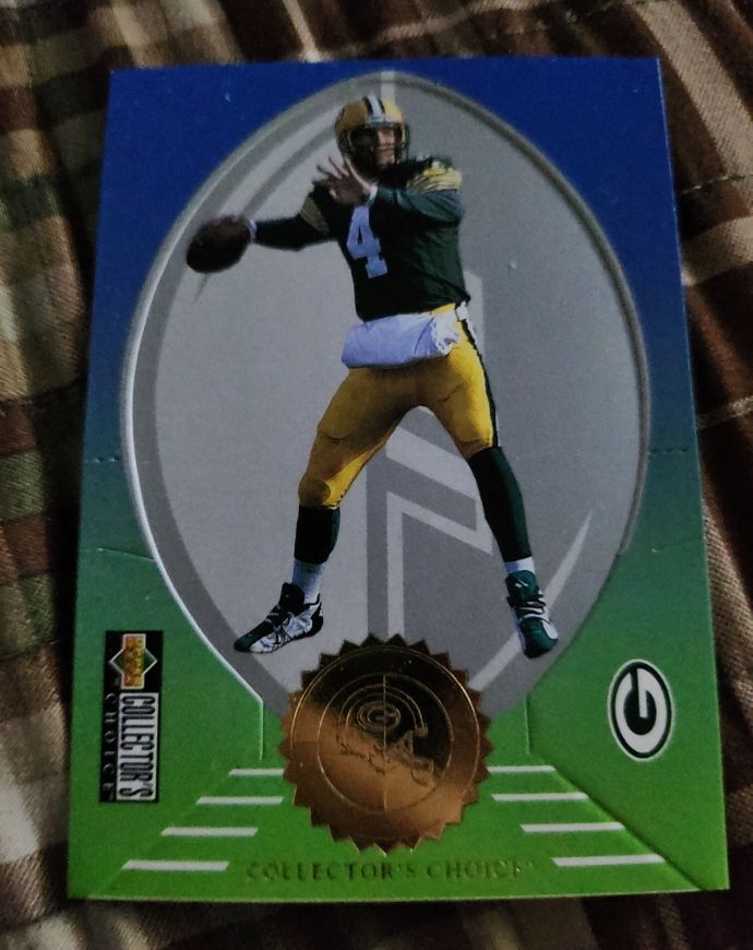 1997 Upper Deck Collector's Choice Mini-Standee #ST20 Brett Favre — front