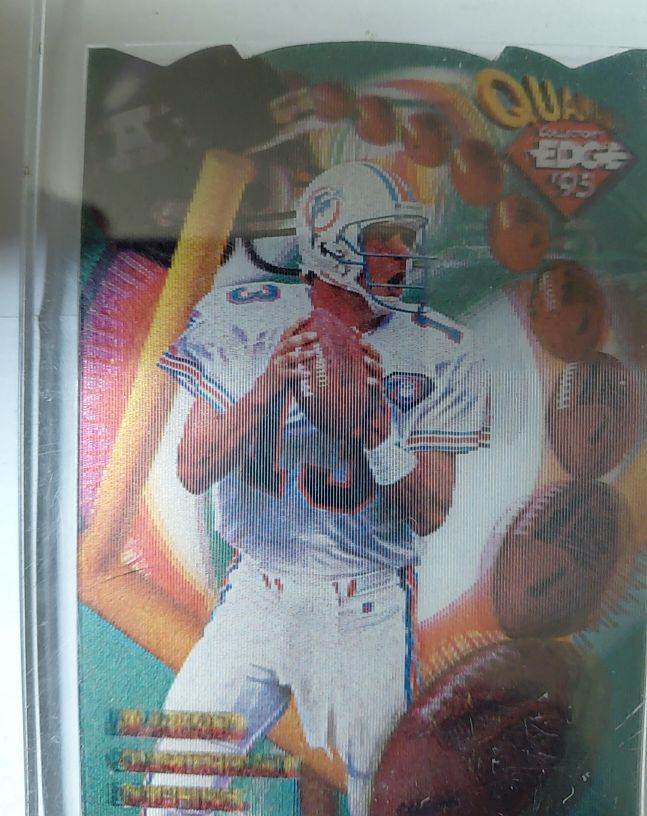 1995 Collector's Edge EdgeTech Quantum Die-Cut #1 Dan Marino — front