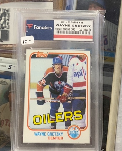 1981-82 Topps #16 Wayne Gretzky — front