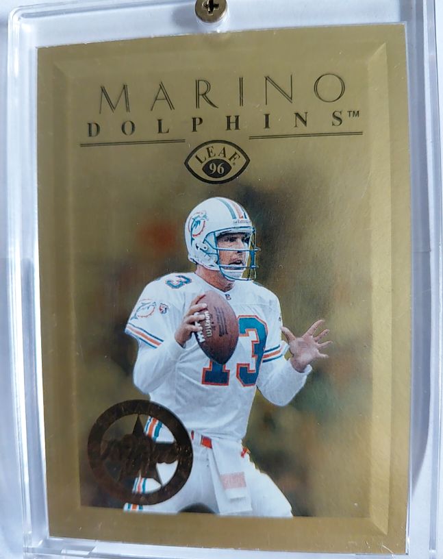 1996 Leaf #4 Dan Marino — front