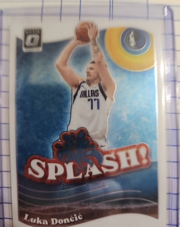 2023-24 Panini Donruss Optic #5 Luka Dončić Splash Dallas Mavericks — front