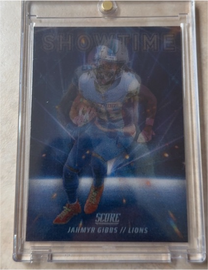 2025 Panini Score #6 Jahmyr Gibbs Showtime Case Hit Detroit Lions — front