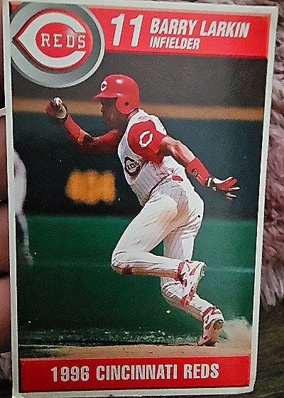 1996 Topps #11 Barry Larkin — front
