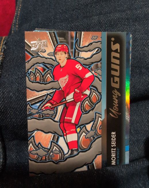 2024-25 Upper Deck Series 2 Young Guns Renewed #469 Moritz Seider — front