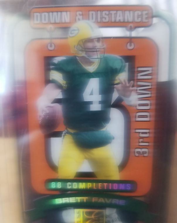 2000 Donruss Elite Down & Distance #2D3 Brett Favre — front