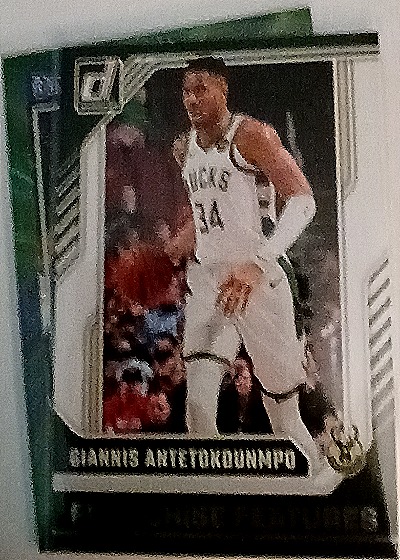 2023-24 Panini Prizm #103 Giannis Antetokounmpo — front