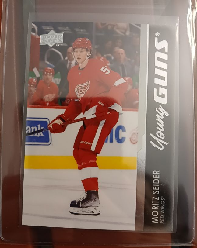2021-22 Upper Deck Series 2 #469 Moritz Seider — front