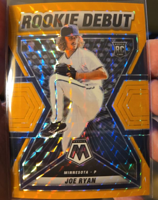 2022 Panini Mosaic #RD-4 Joe Ryan Rookie Debut Green Mosaic Prizm — front