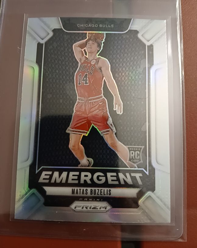 2024-25 Panini Prizm #7 Matas Buzelis Emergent — front