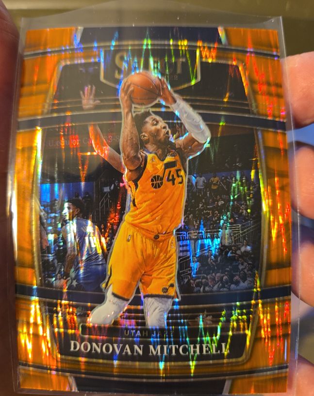 2021-22 Panini Select #85 Donovan Mitchell — front