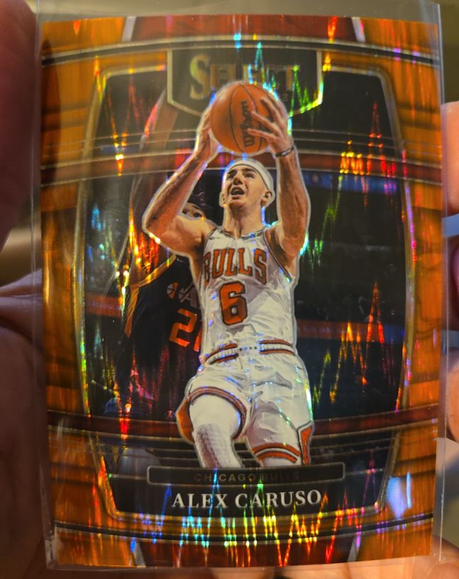 2021-22 Panini Select #9 Alex Caruso Orange Flash Prizm Chicago Bulls — front