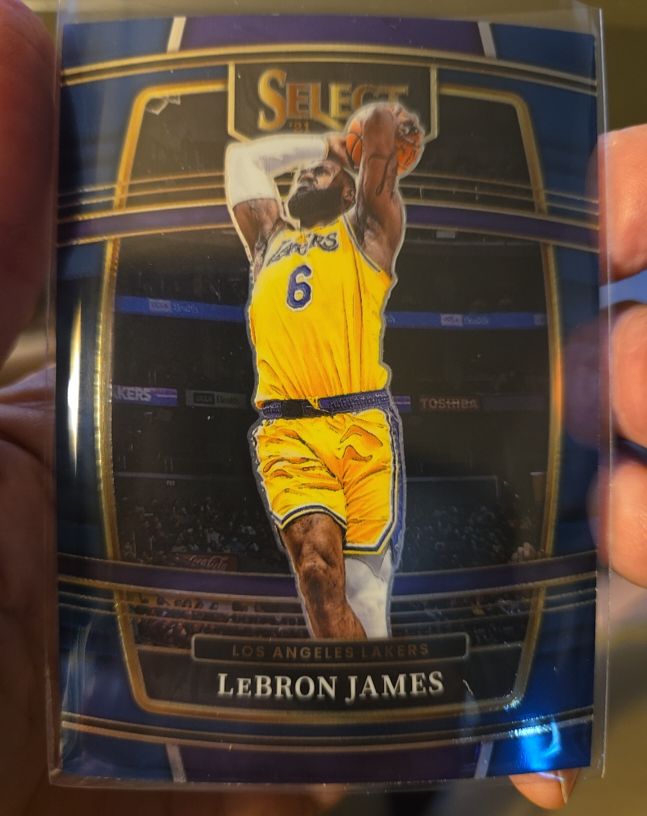 2021-22 Panini Select #100 LeBron James — front