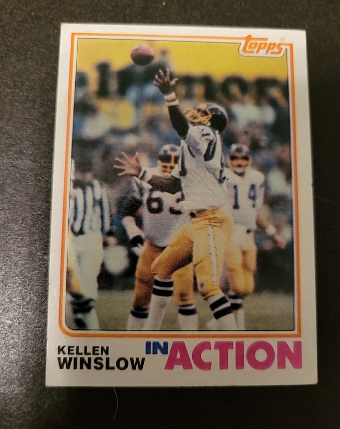 1982 Topps #242 Kellen Winslow In Action — front