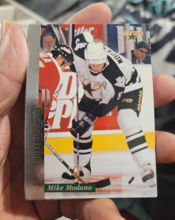 1996-97 Leaf Preferred #44 Mike Modano — front