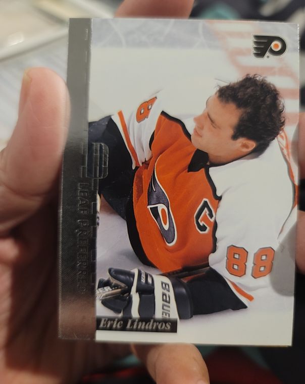 1996-97 Leaf Preferred #117 Eric Lindros — front