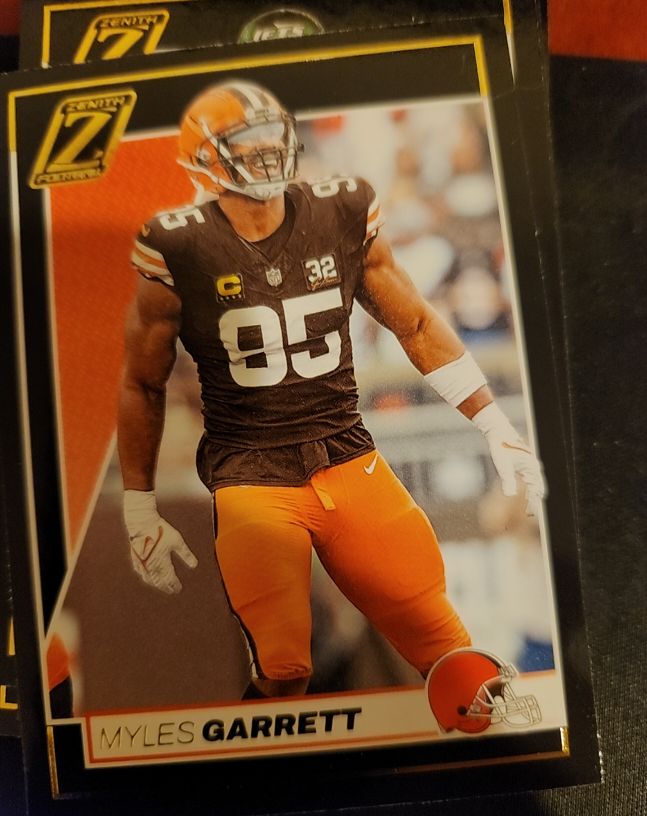 2024 Panini Zenith #22 Myles Garrett — front