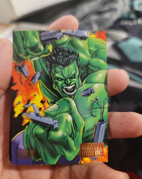 1995 Fleer Skybox Marvel Versus DC #4 Hulk — front