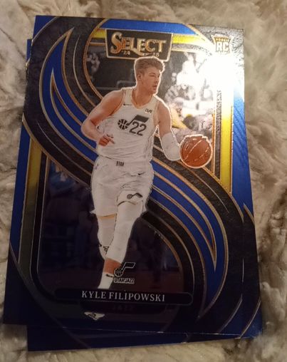2024-25 Panini Select #170 Kyle Filipowski Premier Level Blue Prizm Rookie — front
